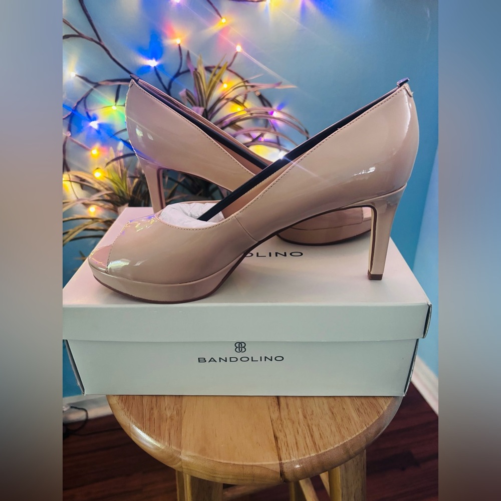 Bandolino NIB Patent Leather Nude Peeptoe Pumps Size 9.5